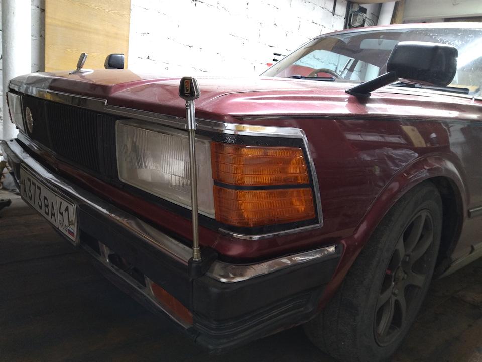 Вид сбоку — Nissan Cedric (5G). Запчасти на фото: 610101
