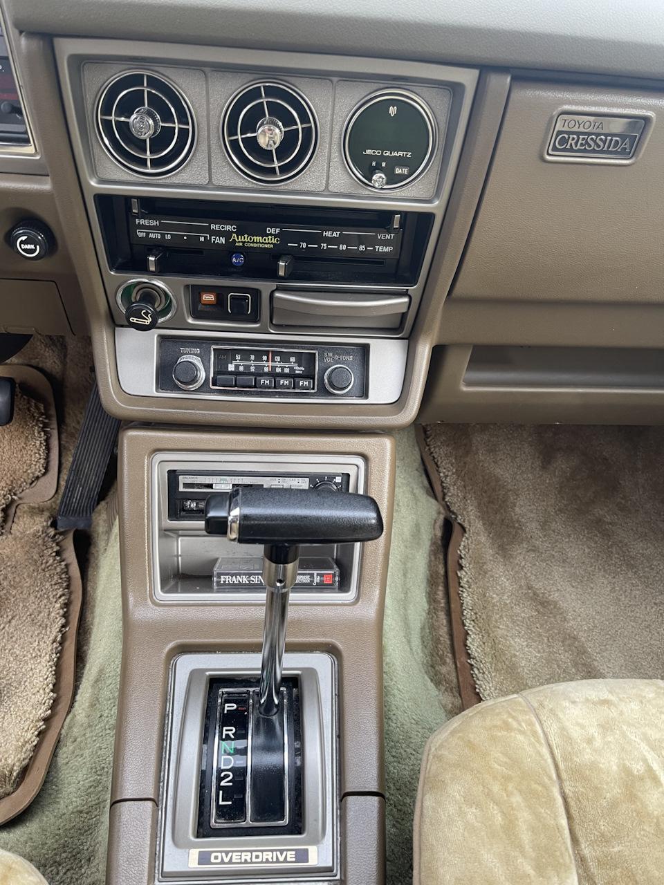 Фото в бортжурнале Toyota Cressida (1G). Запчасти на фото: 75808S
